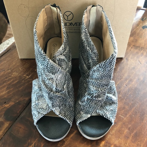 🆕 in Box Unity In Diversity Snakeskin Print Heels - Picture 2 of 8